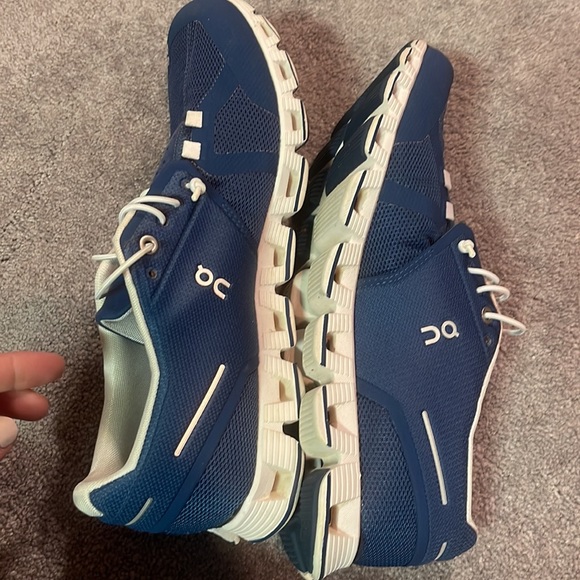 On cloud slip on W9 - Picture 4 of 6